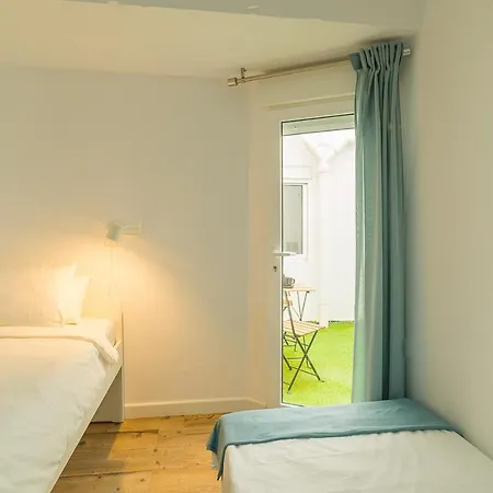 Modern Brand New Centre 2 Торевьиа