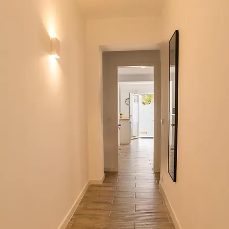 Апартаменти Modern Brand New Centre 2 *