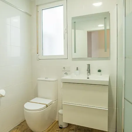 Modern Brand New Centre 2 Apartment